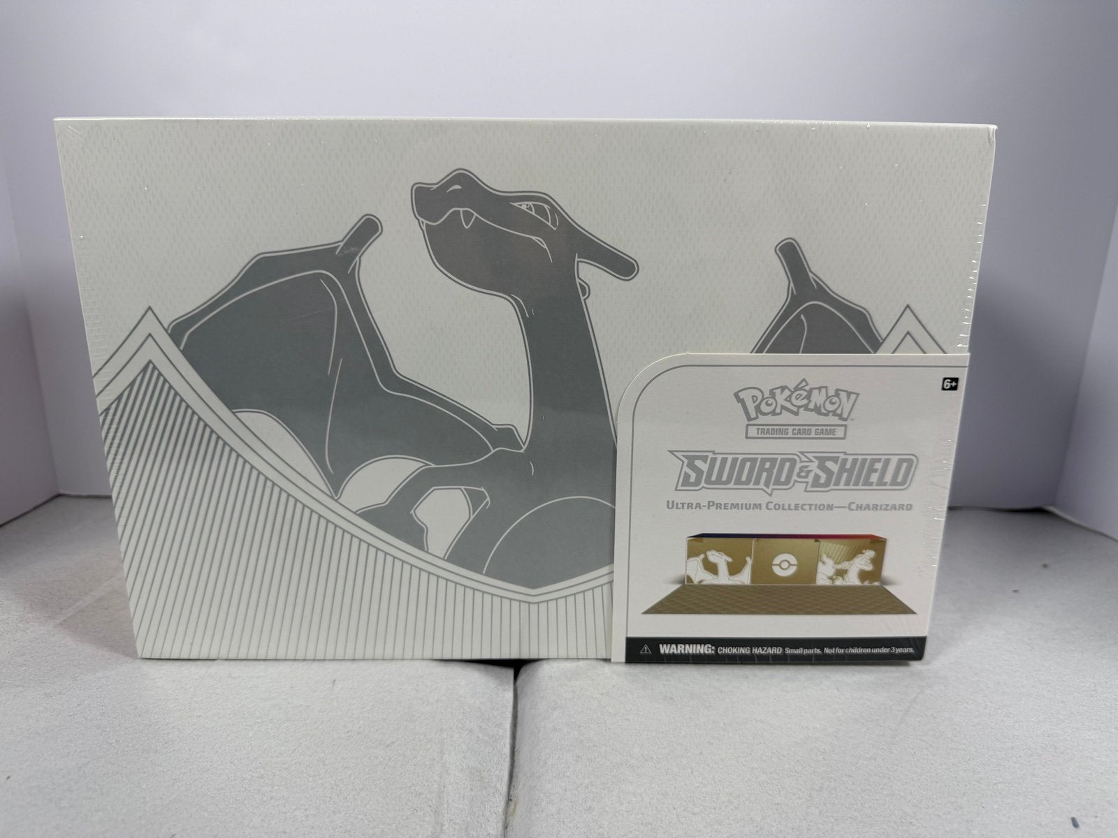 Pokemon TCG: Sword & Shield - Ultra-premium Collection — Charizard