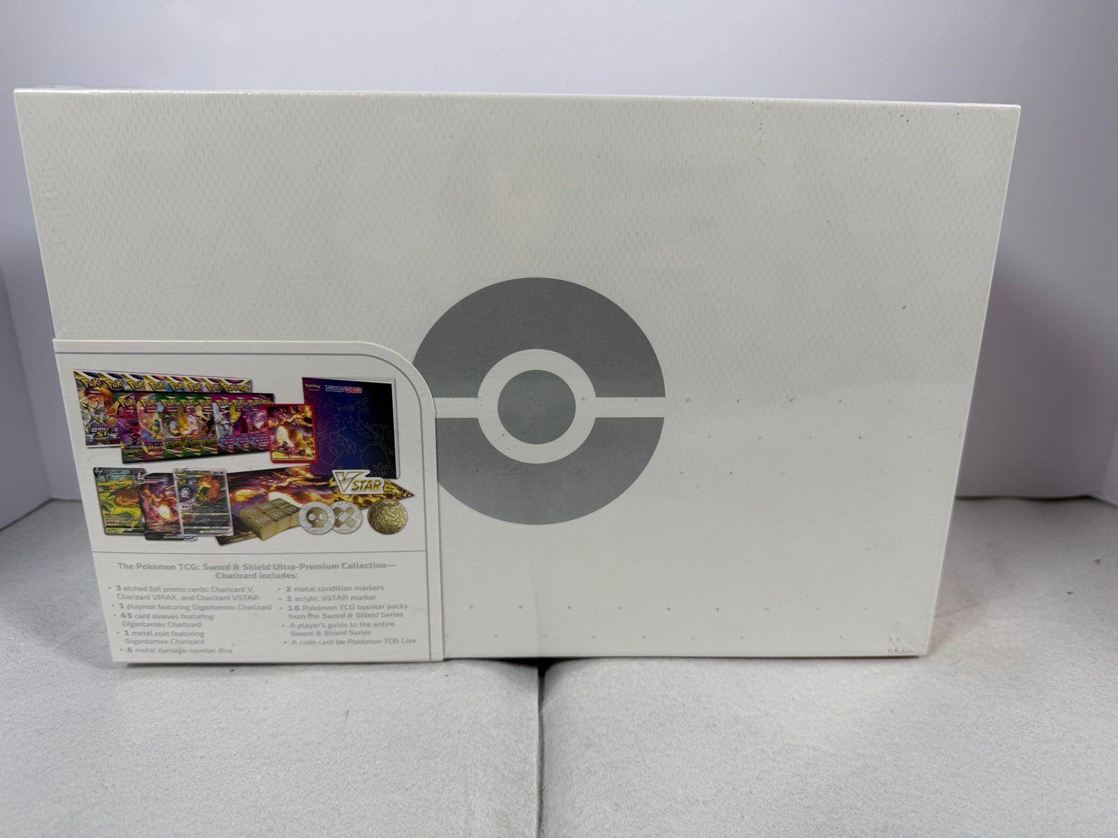 Pokemon TCG: Sword & Shield - Ultra-premium Collection — Charizard